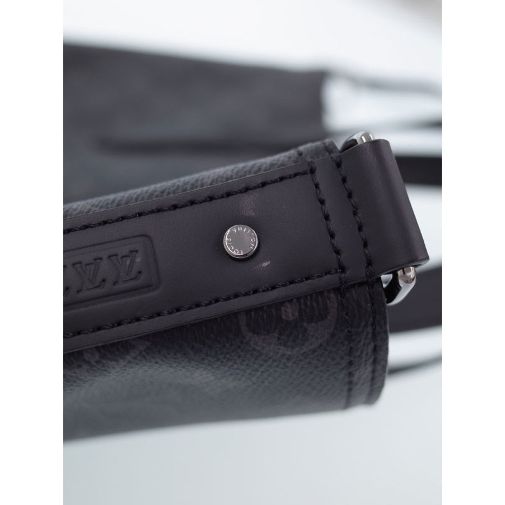 Louis Vuitton Tote Eclipse Monogram Bag Black Apo… - image 6